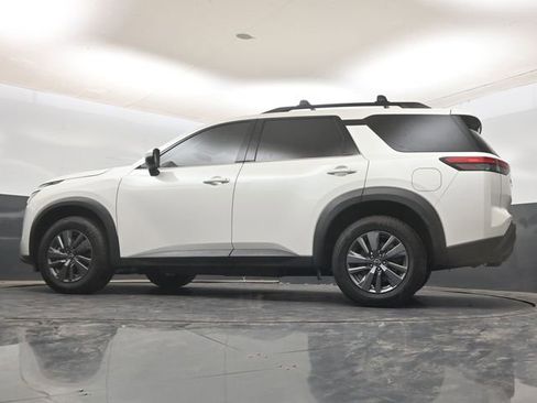 Used 2023 Nissan Pathfinder SV image 17