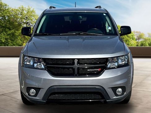 Used 2019 Dodge Journey SE w/ Blacktop Package image 2
