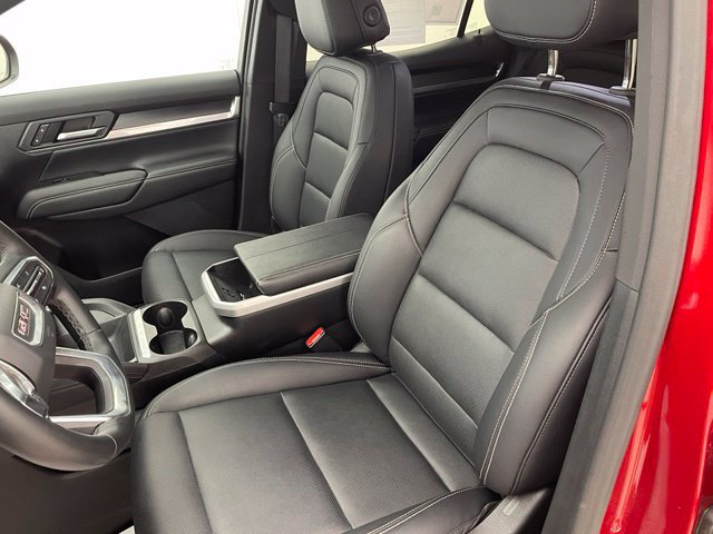 Used 2025 GMC Terrain Elevation w/ Elevation Premium Package FWD image 16