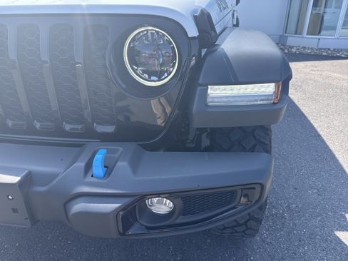Used 2023 Jeep Wrangler Unlimited w/ Sun & Screen Package AWD/4WD image 9