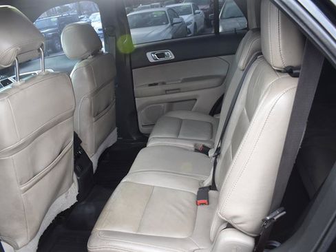 Used 2014 Ford Explorer XLT w/ Equipment Group 202A image 18