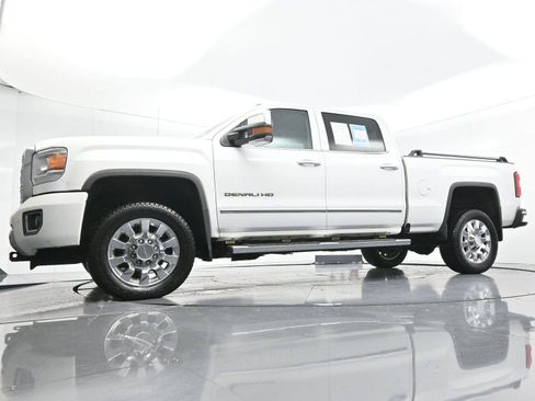 Used 2019 GMC Sierra 2500 Denali w/ Duramax Plus Package AWD/4WD image 46