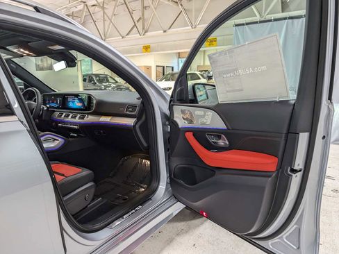 Used 2025 Mercedes-Benz GLE 53 AMG AMG GLE 53 image 10