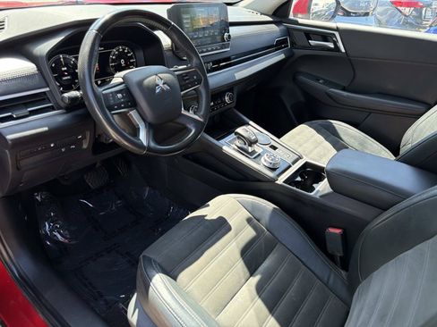 Used 2023 Mitsubishi Outlander SE AWD/4WD image 13