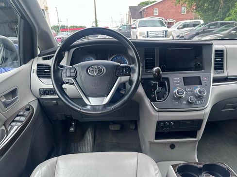 Used 2015 Toyota Sienna XLE w/ XLE Navigation Package FWD image 28