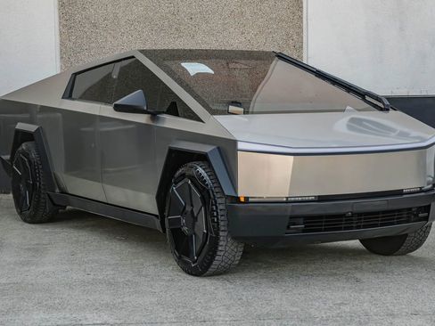 Used 2024 Tesla Cybertruck Cyberbeast AWD/4WD image 7