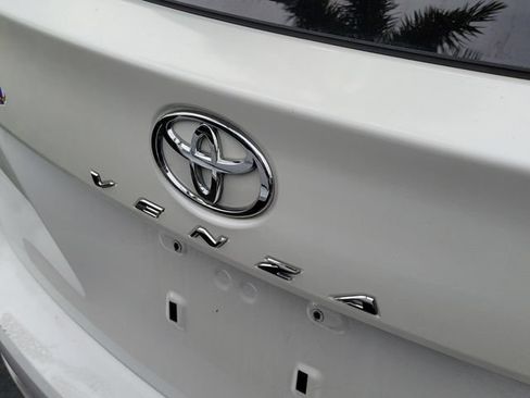 Used 2014 Toyota Venza LE w/ LE Convenience Package FWD image 2