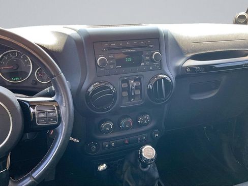 Used 2012 Jeep Wrangler Unlimited Sahara AWD/4WD image 6