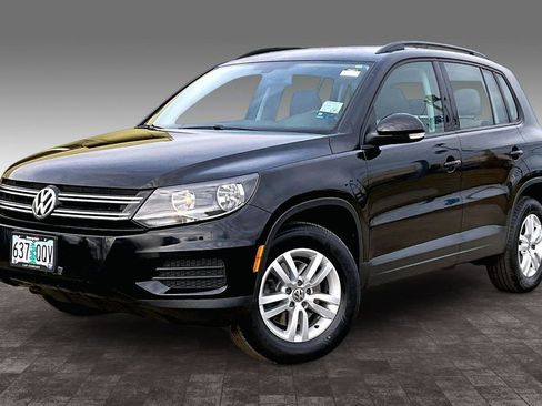 Used 2017 Volkswagen Tiguan S image 2