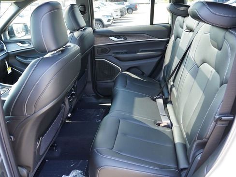 New 2025 Jeep Grand Cherokee Limited w/ Black Appearance Package image 11