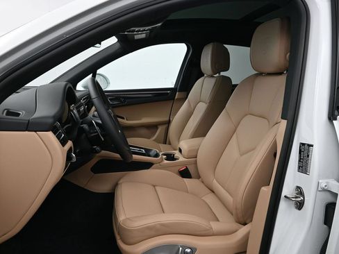 Used 2026 Porsche Macan AWD/4WD image 5