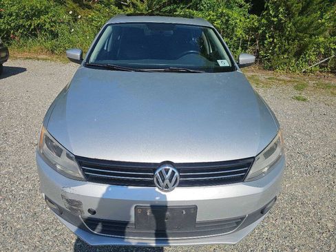 Used 2011 Volkswagen Jetta SEL FWD image 4