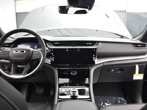 New 2026 Jeep Grand Cherokee L Limited image 9