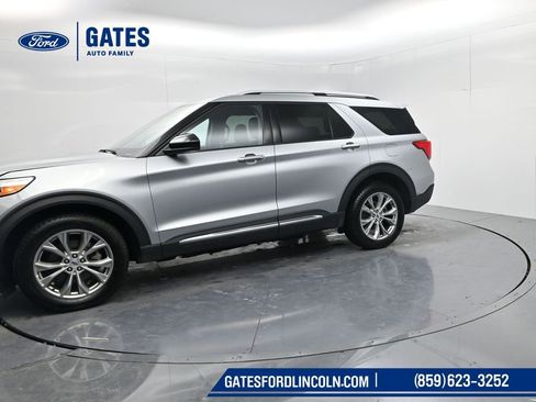 Used 2023 Ford Explorer Limited AWD/4WD image 4