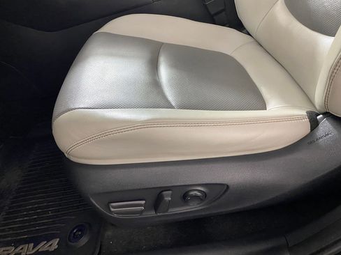 Used 2020 Toyota RAV4 Limited image 12