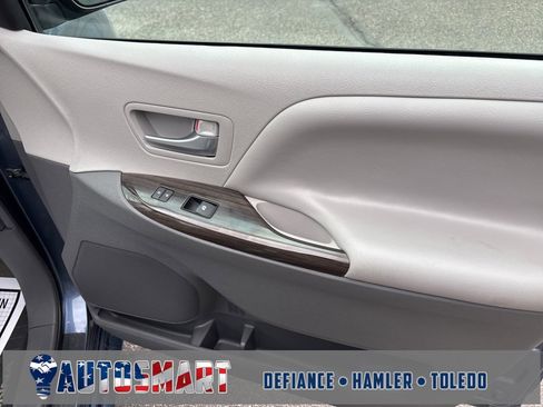Used 2016 Toyota Sienna L image 49