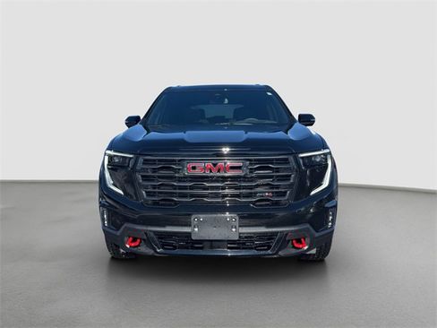 Used 2025 GMC Acadia AT4 image 2