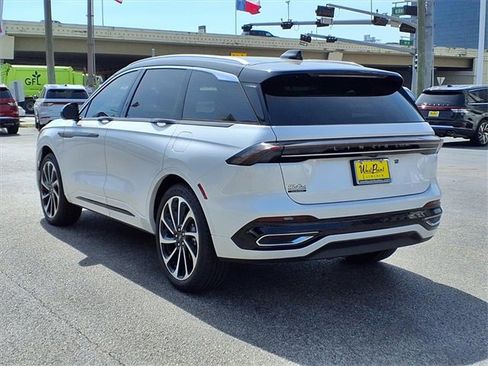 New 2026 Lincoln Nautilus Black Label image 4