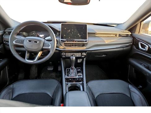 Used 2025 Jeep Compass Trailhawk AWD/4WD image 13
