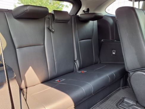 Used 2020 Toyota Highlander XLE image 10