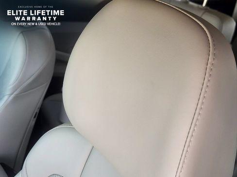 Certified 2025 Kia Sorento EX w/ Panoramic Sunroof Package FWD image 12