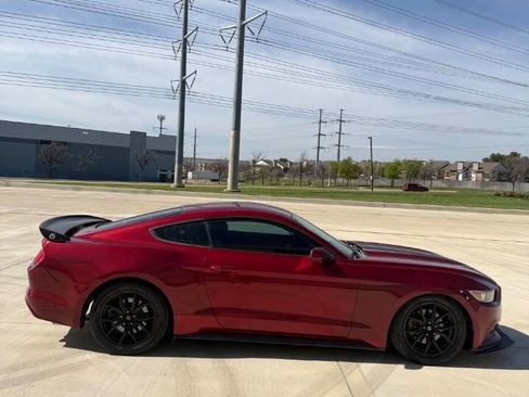 Used 2016 Ford Mustang Coupe image 5