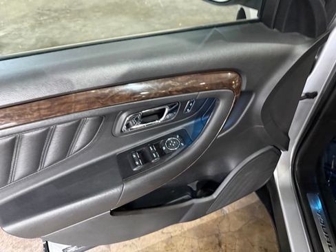 Used 2017 Ford Taurus Limited FWD image 10