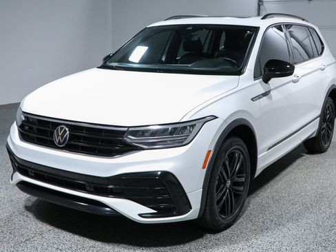 Used 2022 Volkswagen Tiguan SE R-Line AWD/4WD image 31