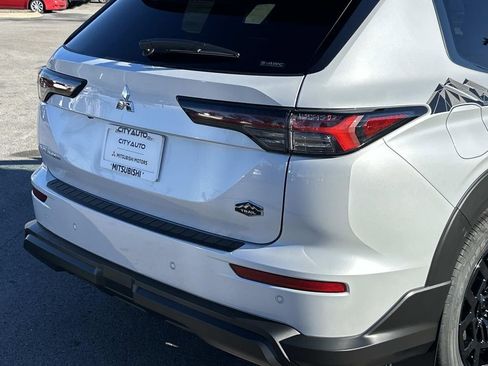 New 2026 Mitsubishi Outlander AWD image 10