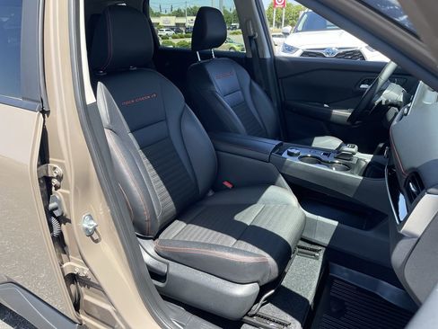 Used 2025 Nissan Rogue SV AWD/4WD image 26