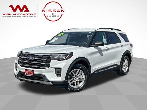 Used 2025 Ford Explorer Active RWD image 2