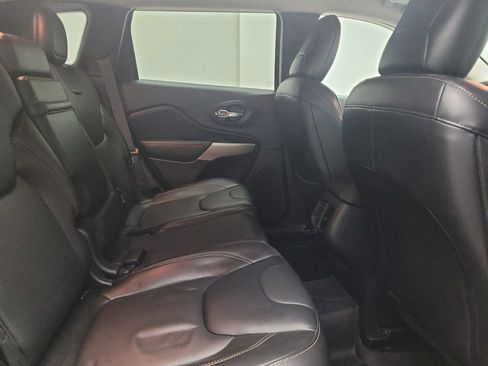 Used 2018 Jeep Cherokee Limited image 19