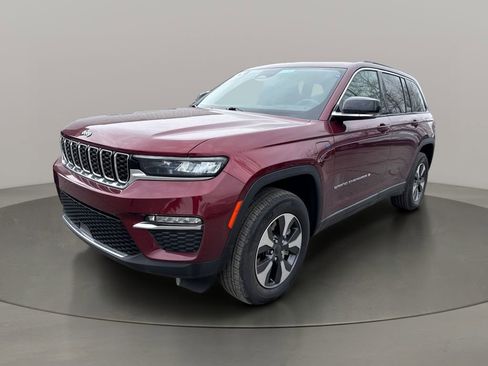 Used 2024 Jeep Grand Cherokee Limited 4xe image 3