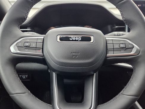 Used 2023 Jeep Compass Latitude image 7