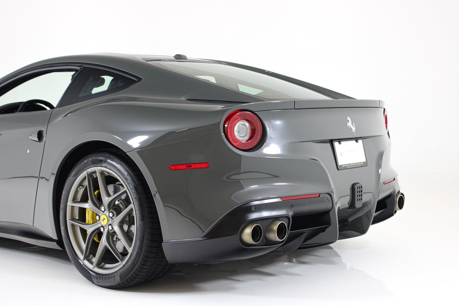 Used 2015 Ferrari F12 Berlinetta RWD image 32