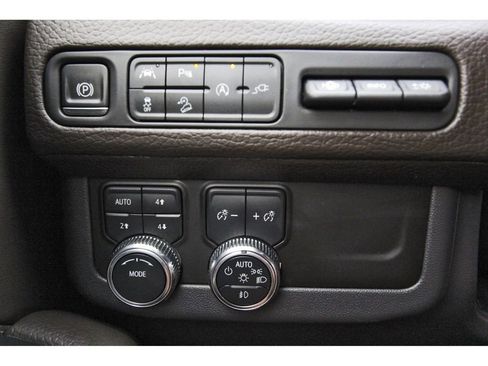 Used 2021 GMC Yukon Denali w/ Denali Premium Package image 19