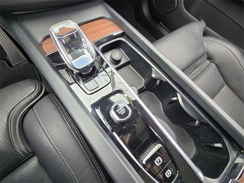 Used 2023 Volvo XC60 T8 Ultimate image 25