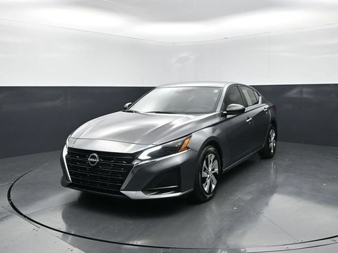 Used 2025 Nissan Altima 2.5 S FWD image 4