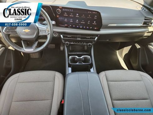 Used 2026 Chevrolet Traverse LT w/ Driver Confidence Package FWD image 2