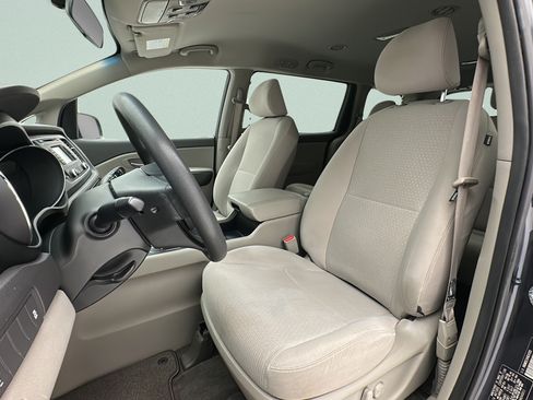Used 2017 Kia Sedona LX FWD image 15