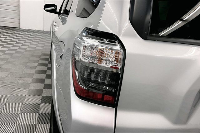 Used 2024 Toyota 4Runner SR5 AWD/4WD image 32