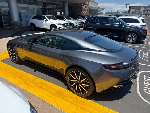 Used 2018 Aston Martin DB11 V12 RWD image 3
