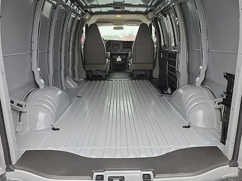 New 2025 GMC Savana 2500 RWD image 9