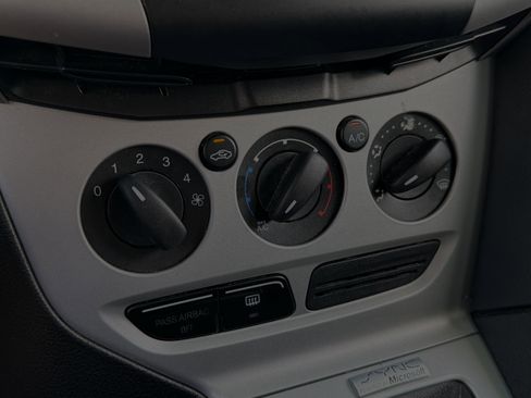 Used 2014 Ford Focus SE FWD image 17