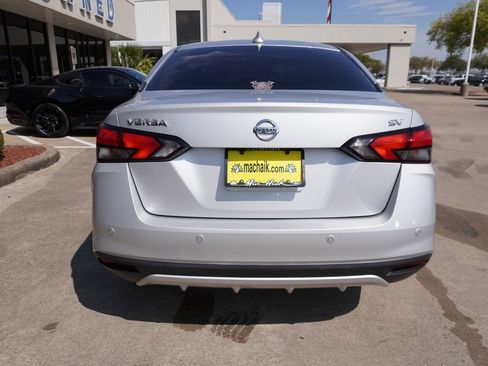 Used 2021 Nissan Versa SV image 5