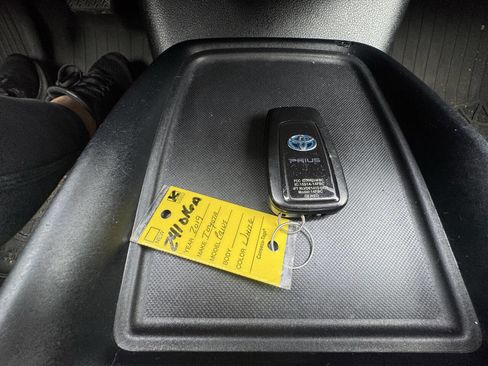 Used 2019 Toyota Prius LE image 38