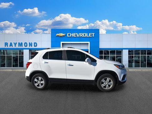 Used 2019 Chevrolet Trax LT w/ LT Convenience Package AWD/4WD image 2
