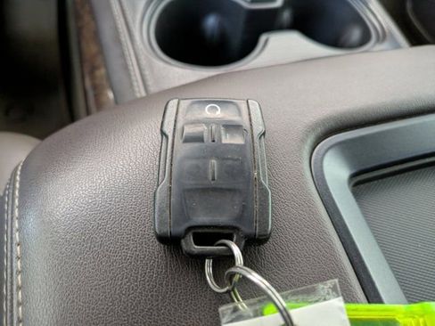 Used 2018 Chevrolet Tahoe LT image 32