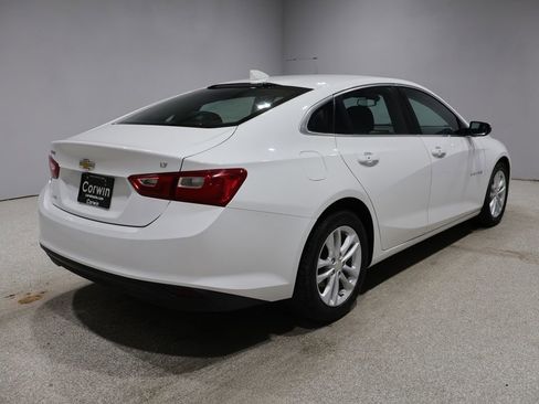 Used 2018 Chevrolet Malibu LT FWD image 2