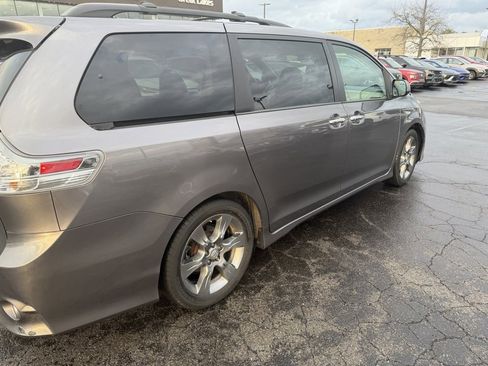 Used 2014 Toyota Sienna SE w/ Convenience Accessory Package image 4